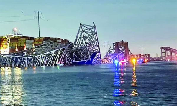 যুক্তরাষ্ট্রে জাহাজের ধাক্কায় সেতু ধস