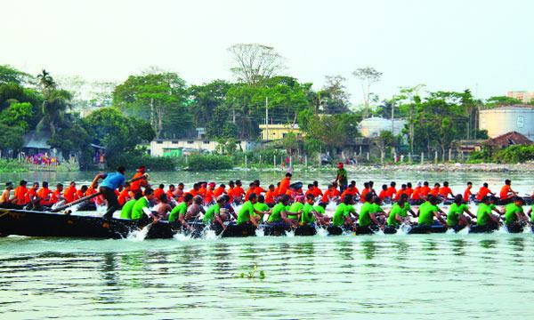 মহান স্বাধীনত দিবস উপলক্ষে সুগন্ধা নদীতে নৌকাবাইচ
