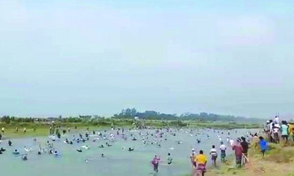 পদ্মায় মাছ ধরা নিয়ে সংঘর্ষে আহত ৩০