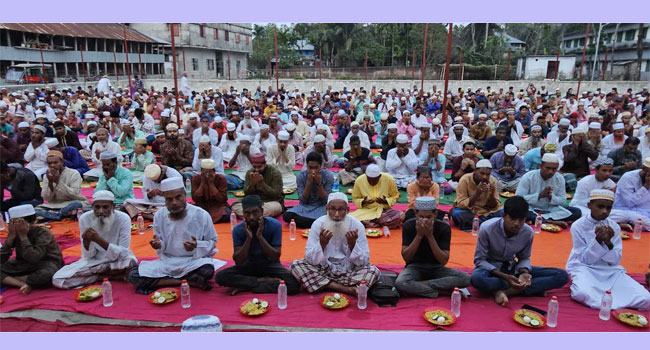 পাথরঘাটায় বদর দিবস পালনে দেড় হাজার মানুষের ইফতারি