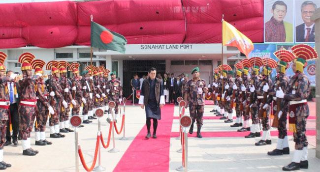 সোনাহাট স্থলবন্দর দিয়ে বাংলাদেশ ত্যাগ করলেন ভুটানের রাজা