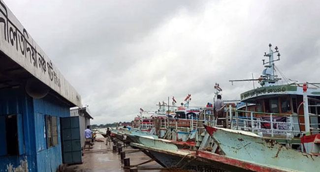 দৌলতদিয়া ঘাটে পন্টুন থেকে নদীতে পড়ে যুবকের মৃত্যু