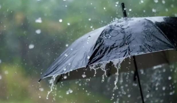 সকালে ঝোড়ো হাওয়ার সাথে এক পশলা বৃষ্টি