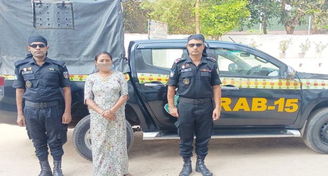আড়াই কেজি আফিমসহ চোরাচালান চক্রের নারী সদস্য গ্রেফতার