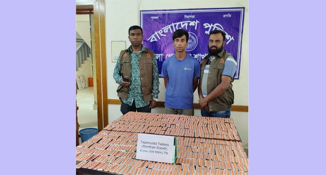 চুয়াডাঙ্গায় মাদক পাচারকা‌রি আটক