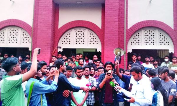 আন্দোলনকারী শিক্ষার্থীদের প্রধানমন্ত্রীকে খোলা চিঠি