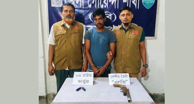 নোয়াখালীতে অস্ত্রসহ ডাকাতি মামলার আসামি গ্রেফতার