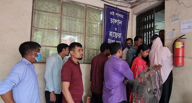 বান্দরবানের ৩ উপজেলায় ব্যাংকিং কার্যক্রম বন্ধ, দুর্ভোগ গ্রাহকদের