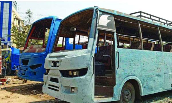 মিরসরাইয়ে ঈদ ঘিরে রাস্তায় নামছে ফিটনেসবিহীন লক্কড়ঝক্কড় গাড়ি