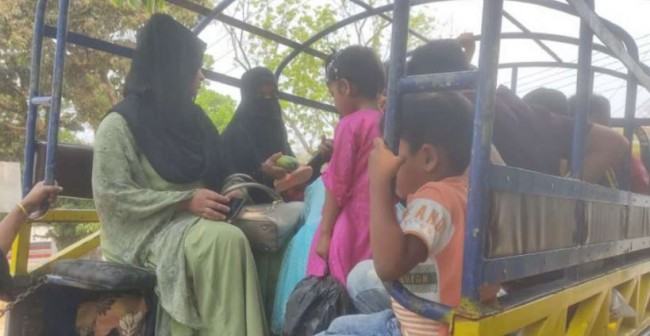 থানচি ছেড়ে নিরাপদ স্থানে যাচ্ছে লোকজন