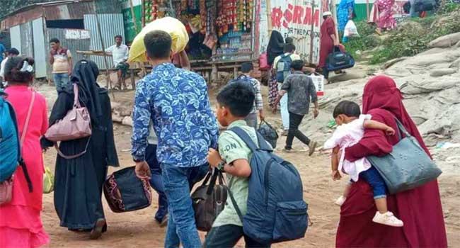 এবার দৌলতদিয়া ঘাটে ঘরমুখো মানুষের চাপ কম