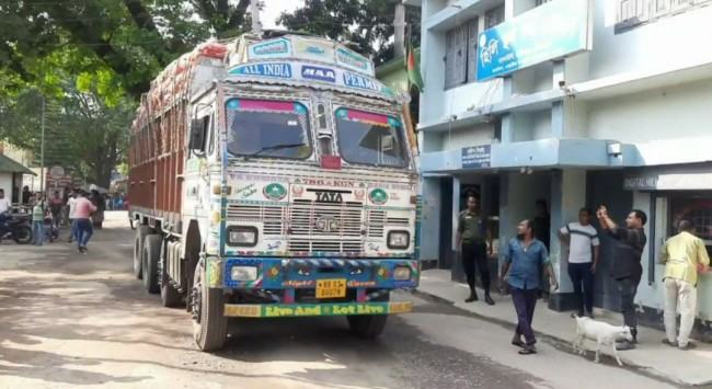 আজ থেকে হিলি স্থলবন্দরে ৬ দিনের ছুটি ঘোষণা