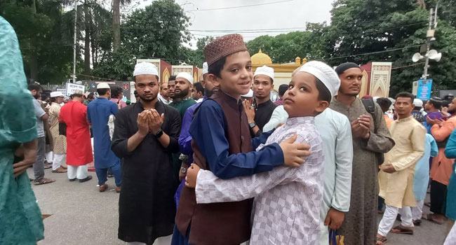 জাতীয় ঈদগাহে ঈদুল ফিতরের প্রধান জামাত অনুষ্ঠিত