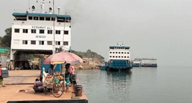 যাত্রী-গাড়ি কিছুই নেই পাটুরিয়া-দৌলতদিয়া নৌ-রুটে