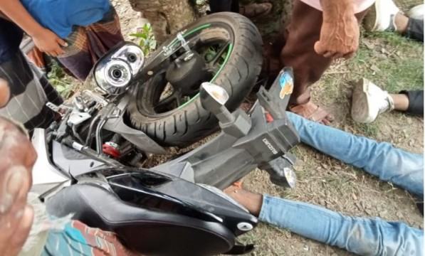 কনসার্ট থেকে ফেরার পথে দুর্ঘটনায় ২ বন্ধু নিহত