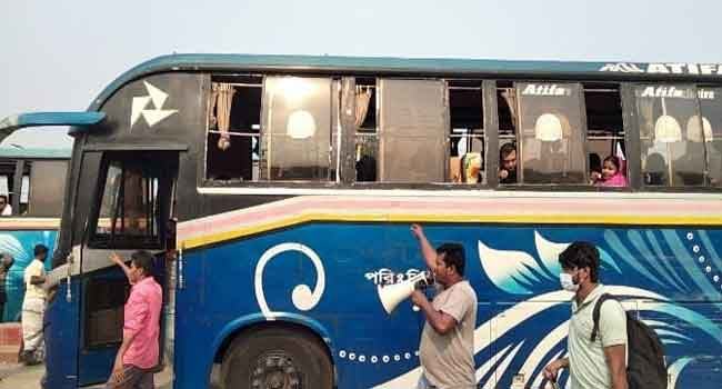 পাটুরিয়া-আরিচায় মাইকে ঘোষণা দিয়ে দিগুণ ভাড়া আদায়