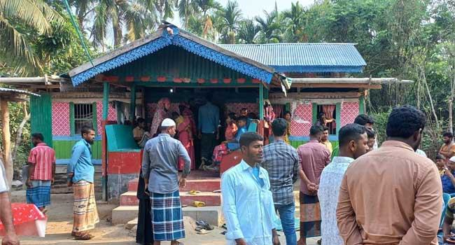 পাথরঘাটায় গৃহবধূর গলায় ফাঁস দেয়া লাশ উদ্ধার, স্বামী-মায়ের পাল্টাপাল্টি অভিযোগ