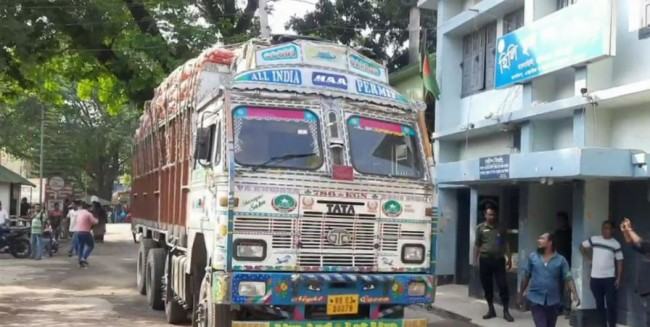 হিলি স্থলবন্দরের আমদানি-রফতানি কার্যক্রম পুনরায় শুরু