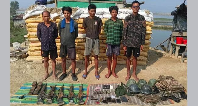 ২ দিনে টেকনাফ দিয়ে বাংলাদেশে আশ্রয় নিয়েছে মিয়ানমারের ১৪ সীমান্তরক্ষী