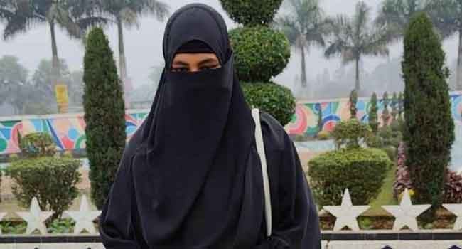স্ট্রাইকার স্বপ্না এখন পুরোপুরি পর্দানশীল