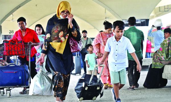 যেতে পেরেছে দ্বিগুণ ভাড়ায় ফিরতে তারও বেশি