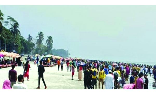 পর্যটকের পদচারণায় মুখরিত কুয়াকাটা