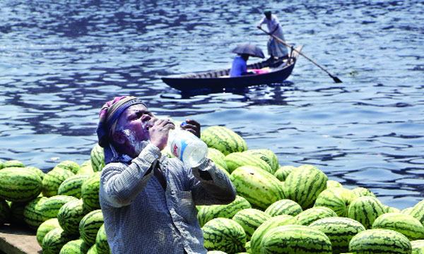 পরিবেশ বিপর্যয়ে দেশ পুড়ছে তাপদাহে