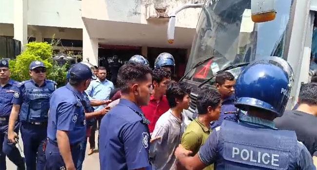 কেএনএফ সদস্যদের আদালতে উপস্থাপন, ৫২ জনের রিমান্ড মঞ্জুর