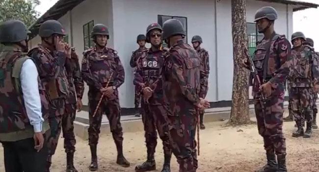 মিয়ানমারের বিজিপির আরো ১৩ সদস্য বাংলাদেশে
