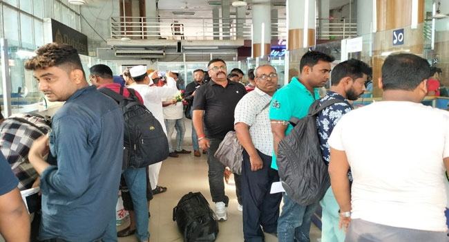 ভারত ভ্রমণ শেষে তিন দিনে দেশে ফিরল ১৫ হাজার পর্যটক