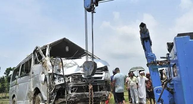 সড়ক দুর্ঘটনায় প্রাণ ঝরছেই, যেন দেখার কেউ নেই