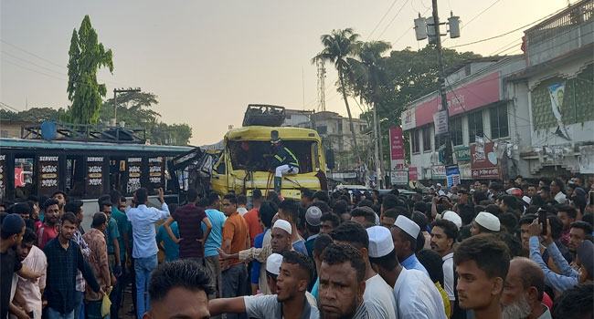 ওসমানীনগরে বাস-ট্রাকের মুখোমুখি সংঘর্ষে আহত ২