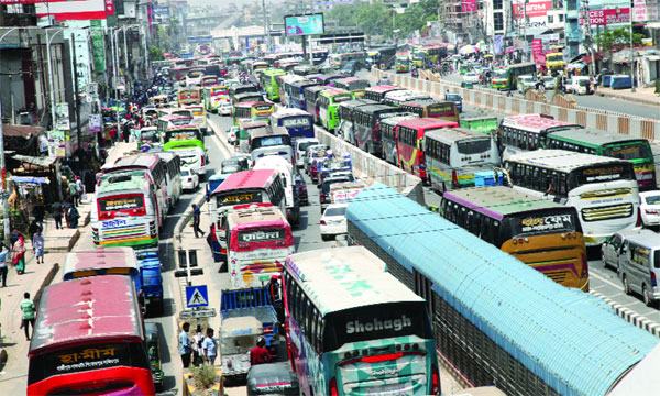 পথচারীদের জন্য অভিশাপে পরিণত যাত্রাবাড়ী মোড়