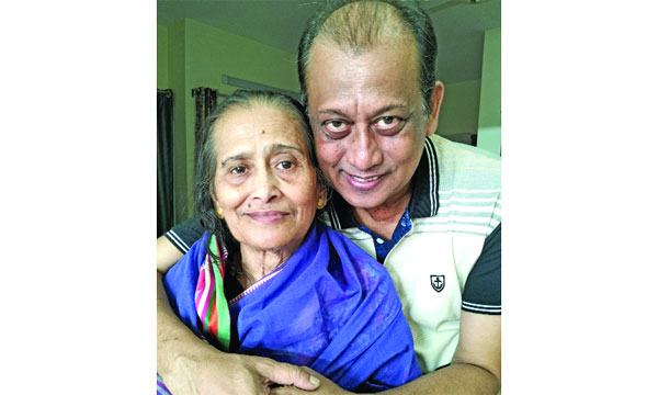 তিন দশক ধরে মাকে ঘিরেই সমুর জীবন...