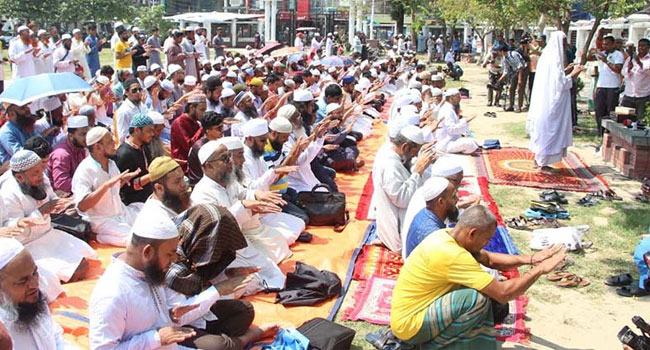 খুলনায় ইসতিসকার নামাজ আদায়