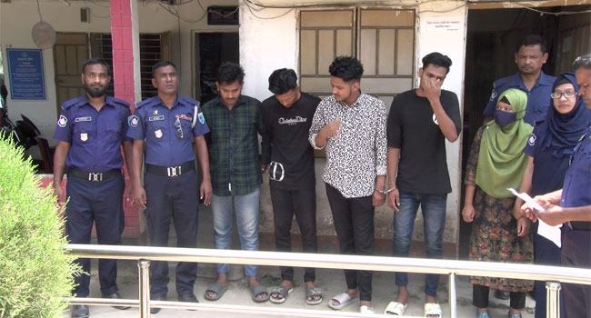 ফেসবুকে সখ্যতা গড়ে অপহরণ, কলেজছাত্রীসহ গ্রেফতার ৫