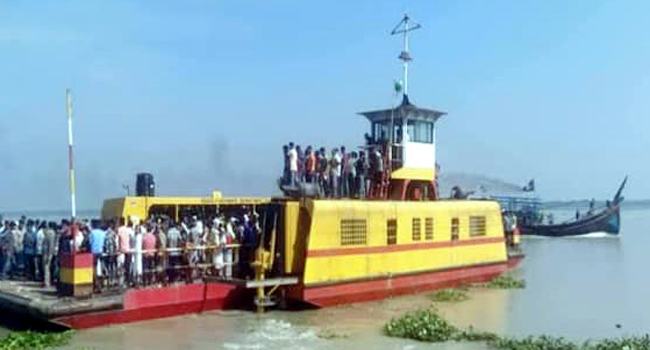 পিরোজপুরে বাসের ধাক্কায় নদীতে ৪ মোটরসাইকেল