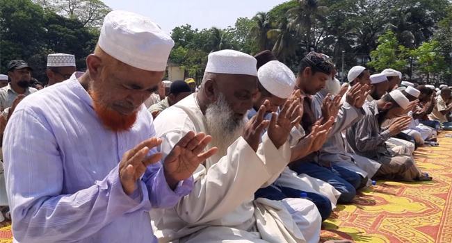 বান্দরবানে বৃষ্টির চেয়ে চোখের পানি ফেলে বিশেষ নামাজ