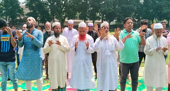 কিশোরগঞ্জে বৃষ্টির জন্য বিশেষ নামাজ