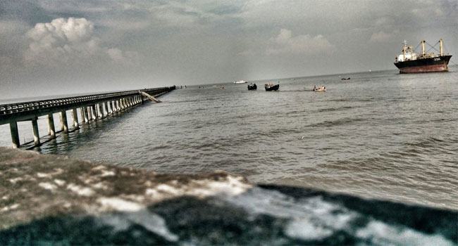 হাতিয়া-সন্দ্বীপ চ্যানেলে কার্গো জাহাজডুবি : একজন নিখোঁজ, ১১ জন উদ্ধার