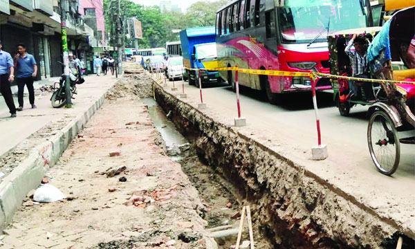 রাস্তা খোঁড়াখুঁড়িতে ভোগান্তিতে রাজধানীবাসী
