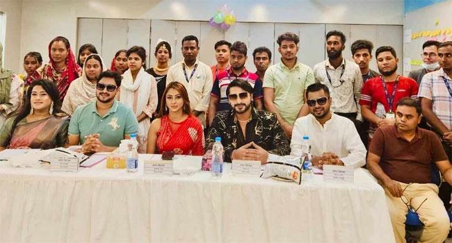 বিচারকের আসনে জয় চৌধুরী