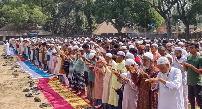 ব্যস্ত শহর বগুড়া ফাঁকা : বৃষ্টির জন্য নামাজ আদায় অব্যাহত