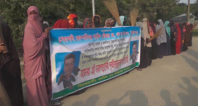 নোয়াখালীতে ভূমিদস্যুর বিরুদ্ধে ঝাড়-মিছিল