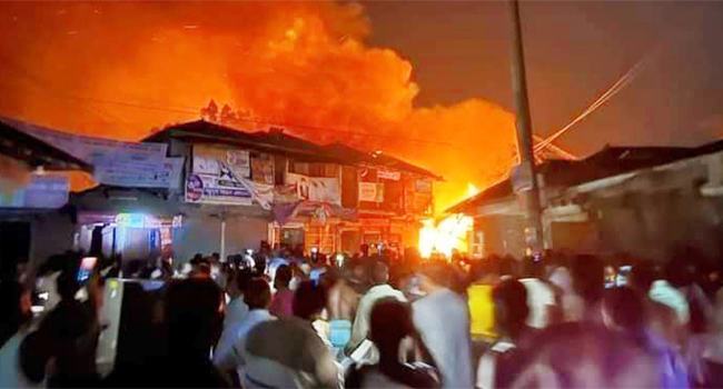 তজুমদ্দিনে আগুনে পুড়ে ১৩ দোকান ছাই