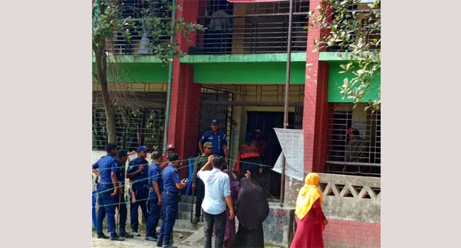 লক্ষ্মীপুরে বিজয়ী ও পরাজিত উভয় চেয়ারম্যান প্রার্থী আটক