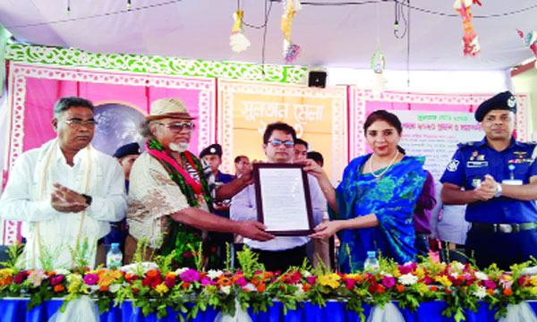 নড়াইলে সুলতান মেলার সমাপনী, পদক পেলেন চিত্রশিল্পী নাসিম আহমেদ