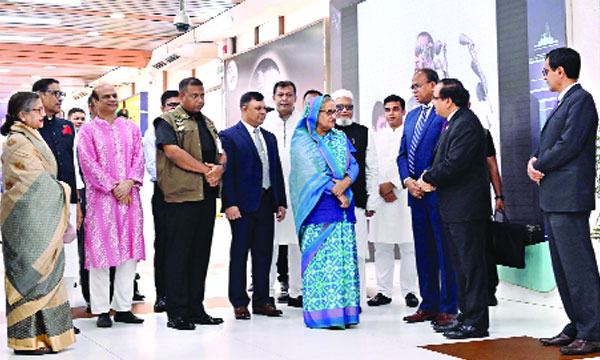 দেশে ফিরেছেন প্রধানমন্ত্রী