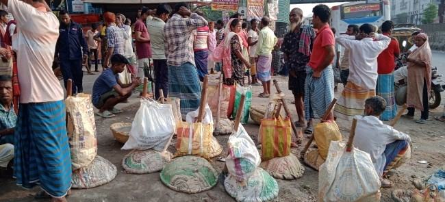 পেটের দায়ে কাজে আসছি