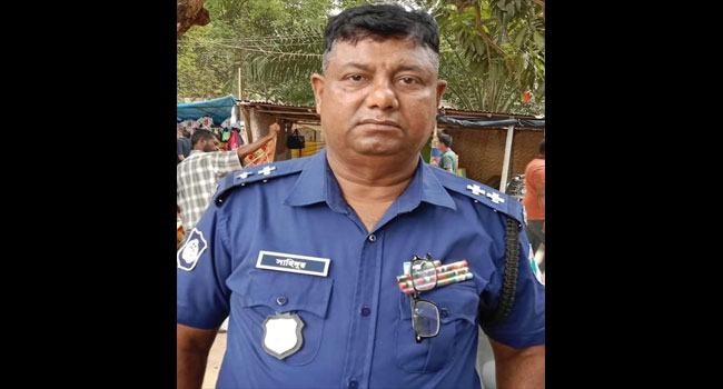 অরক্ষিত রেলক্রসিংয়ে ট্রেনের ধাক্কায় পুলিশ কর্মকর্তা নিহত